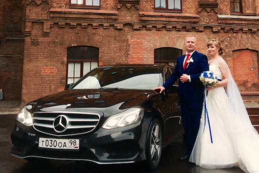 Аренда автомобиля на свадьбу Мерседес Е212 AMG в СПб